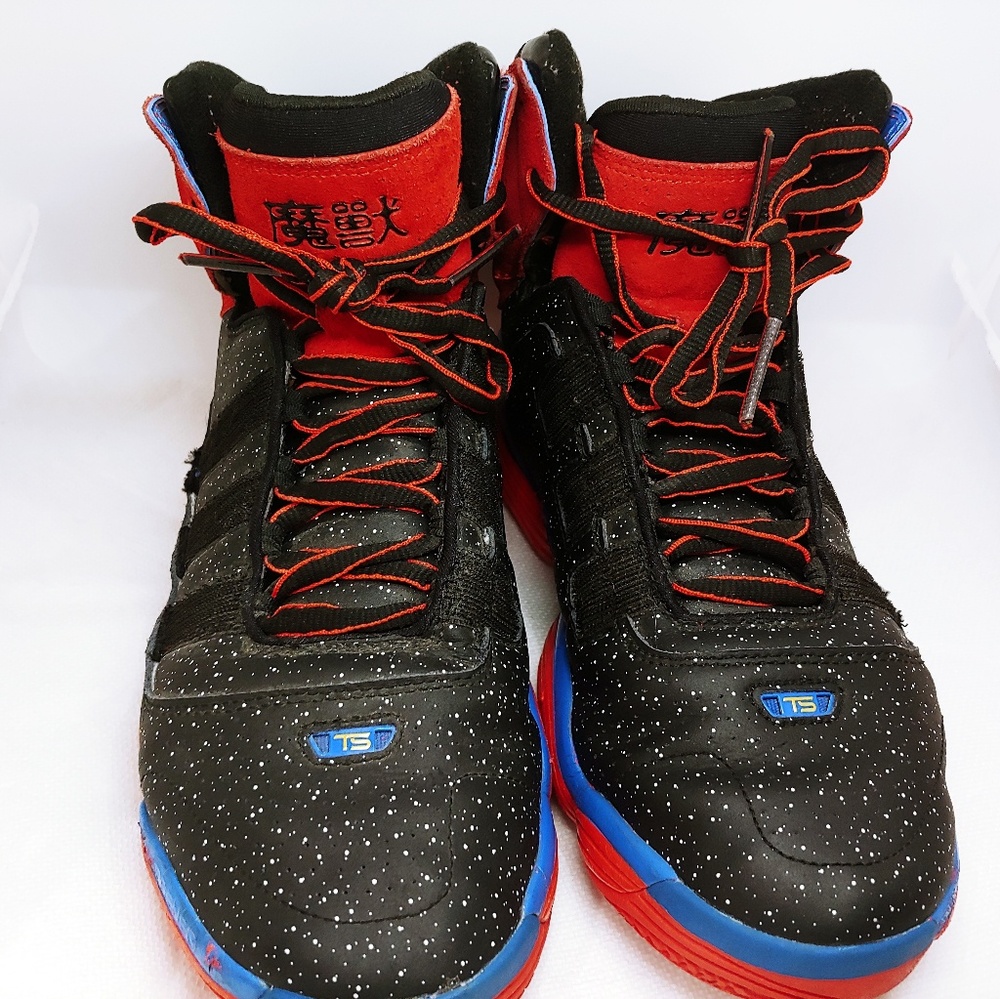 #Sold 2009 Adidas Dwight Howard superman shoes - Picture 2 of 8